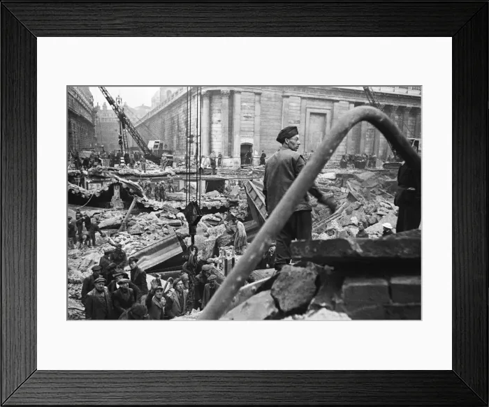 Framed Print : The Bank of England and Royal Exchange after the raid during the night of 11 January 1941 Framed Print : The Bank of England and Royal Exchange after the raid during the night of 11 January 1941