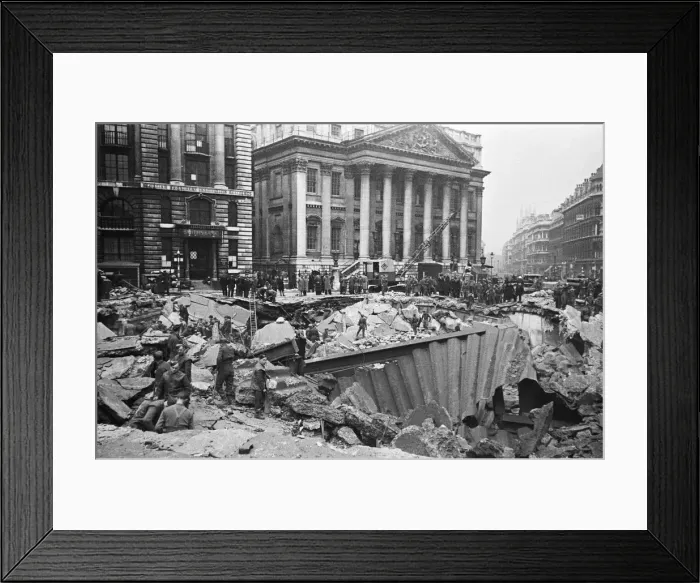 Framed Print : The Bank of England and Royal Exchange after the raid during the night of 11 January 1941 Framed Print : The Bank of England and Royal Exchange after the raid during the night of 11 January 1941
