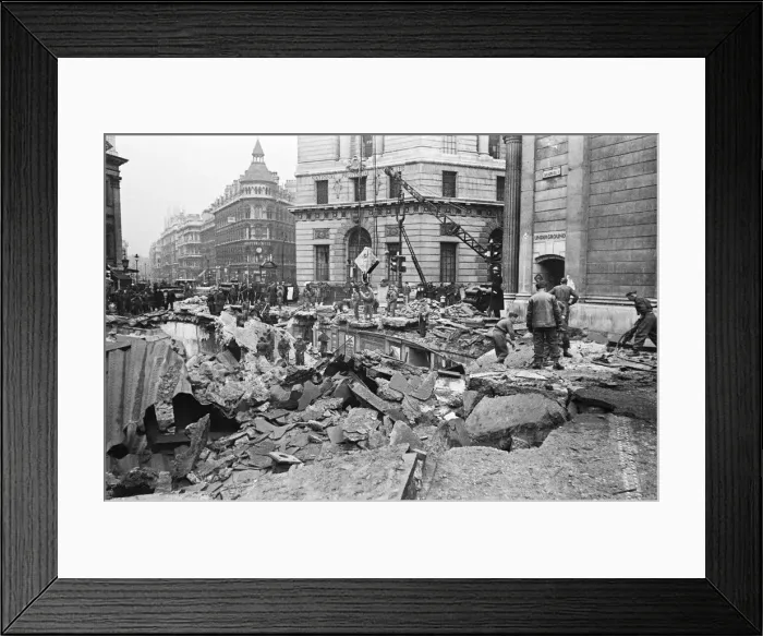 Framed Print : The Bank of England and Royal Exchange after the raid during the night of 11 January 1941 Framed Print : The Bank of England and Royal Exchange after the raid during the night of 11 January 1941