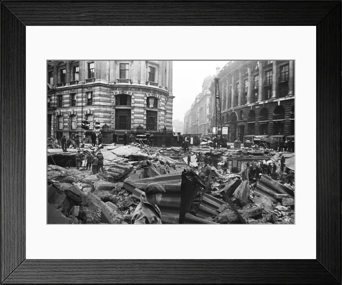 Framed Print : The Bank of England and Royal Exchange after the raid during the night of 11 January 1941 Framed Print : The Bank of England and Royal Exchange after the raid during the night of 11 January 1941