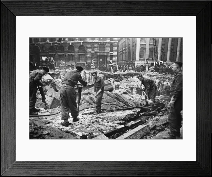 Framed Print : The Bank of England and Royal Exchange after the raid during the night of 11 January 1941 Framed Print : The Bank of England and Royal Exchange after the raid during the night of 11 January 1941