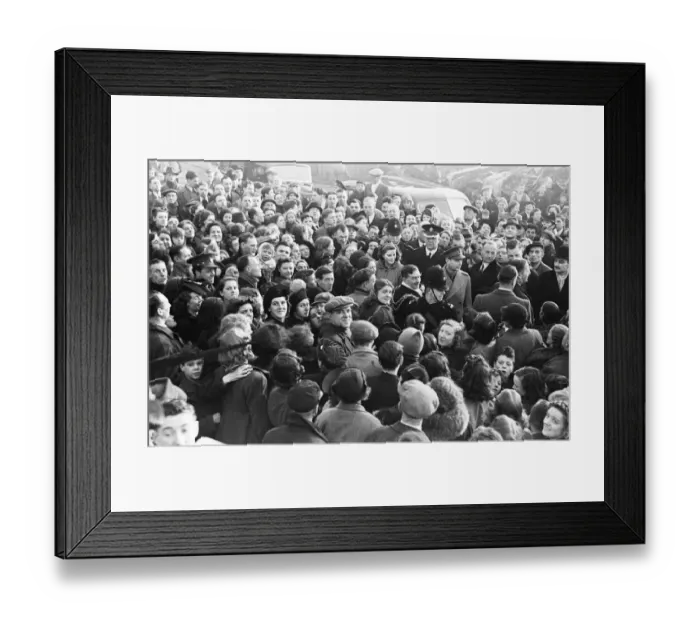 Framed Print : King George VI tours the bomb shattered areas of Birmingham following the city suffering Framed Print : King George VI tours the bomb shattered areas of Birmingham following the city suffering