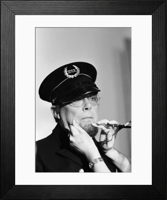 Framed Print : Eric Morecambe and Ernie Wise at rehearsals for a Christmas special