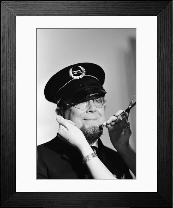Framed Print : Eric Morecambe and Ernie Wise at rehearsals for a Christmas special Framed Print : Eric Morecambe and Ernie Wise at rehearsals for a Christmas special
