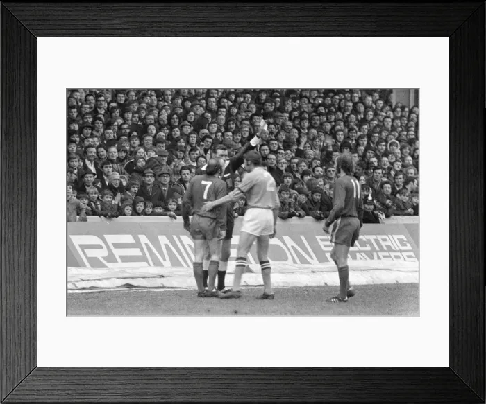 Framed Print : Manchester City 1-1 Middlesbrough, FA Cup 3rd Round match at Maine Road Framed Print : Manchester City 1-1 Middlesbrough, FA Cup 3rd Round match at Maine Road