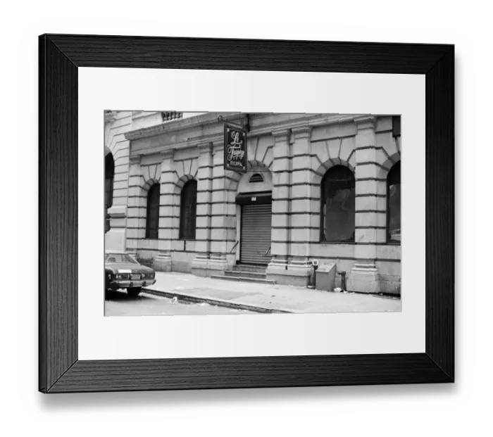 Framed Print : Clubs and movie houses in New York. Pictured, Le Trapeze, swingers club. September 1983