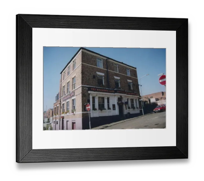Framed Print : The Magnesia Bank public house, Camden Street, North Shields 15th June 1997 Framed Print : The Magnesia Bank public house, Camden Street, North Shields 15th June 1997