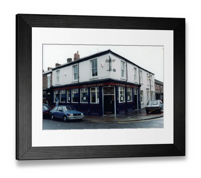 Framed Print : The Stanley Arms public house, North Shields 3rd August 1998 Framed Print : The Stanley Arms public house, North Shields 3rd August 1998