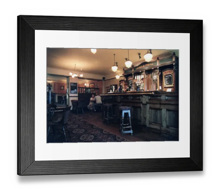 Framed Print : The interior of the Spring Gardens public house, North Shields. 7th July 1997