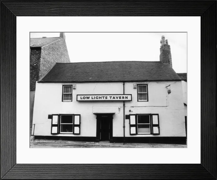 Framed Print : The Low Lights Tavern public house, North Shields 5th November 1984