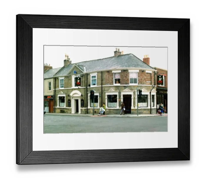 Framed Print : The Queen Head public house at the junction of Albion Road and Church Way
