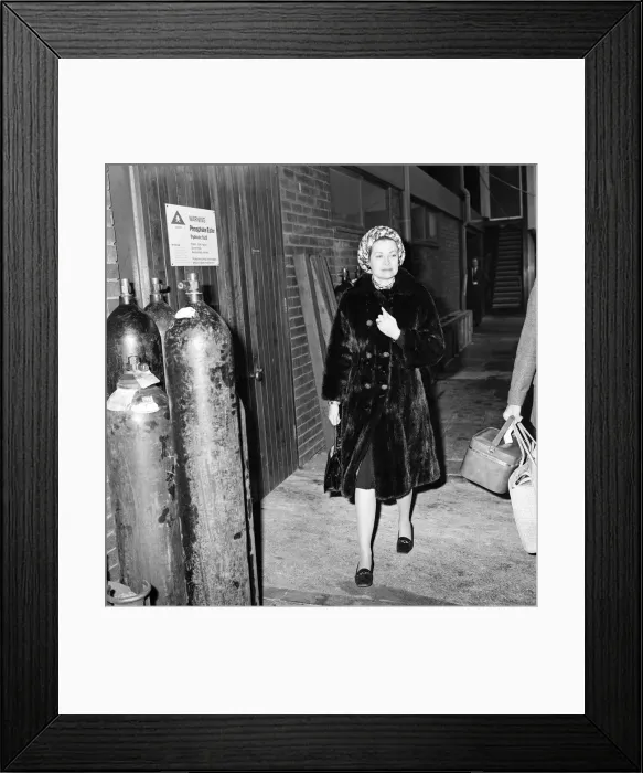 Framed Print : Princess Grace of Monaco at Heathrow Airport en route from America to Paris Framed Print : Princess Grace of Monaco at Heathrow Airport en route from America to Paris