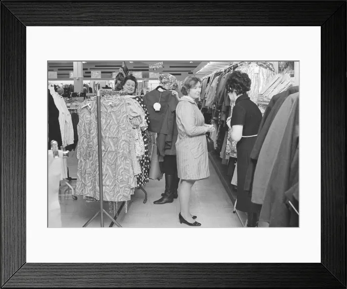 Framed Print : CO-OP Sale, Guildford, Surrey, Thursday 7th January 1971 Framed Print : CO-OP Sale, Guildford, Surrey, Thursday 7th January 1971