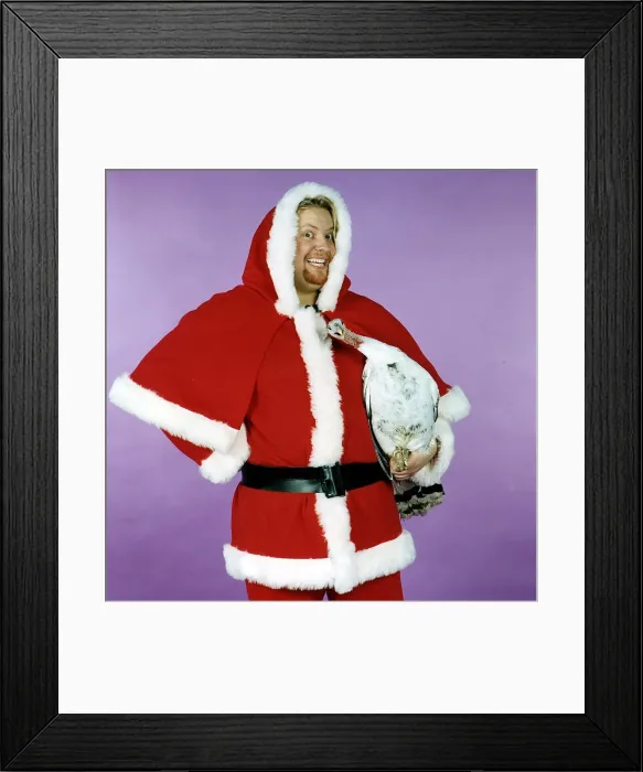 Framed Print : Ewan MacLeod Chart Bite television presenter and Sunday Mail pop columist dressed as