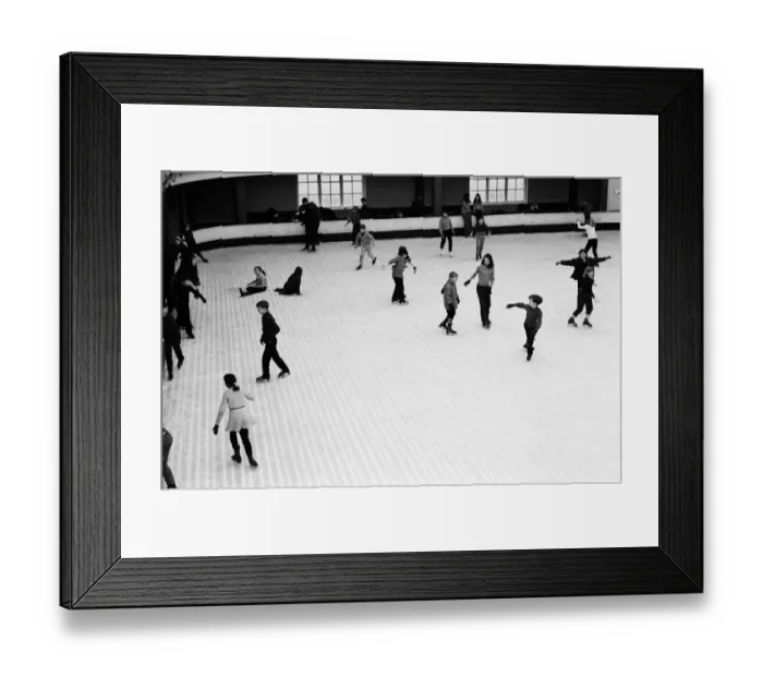 Framed Print : Guildford Children enjoy a day out coach trip to Richmond Ice Rink in Twickenham
