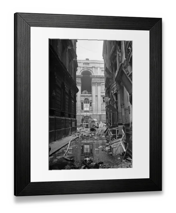 Framed Print : The Mansion House in the City of London damage by incendiary bombs dropped on the city