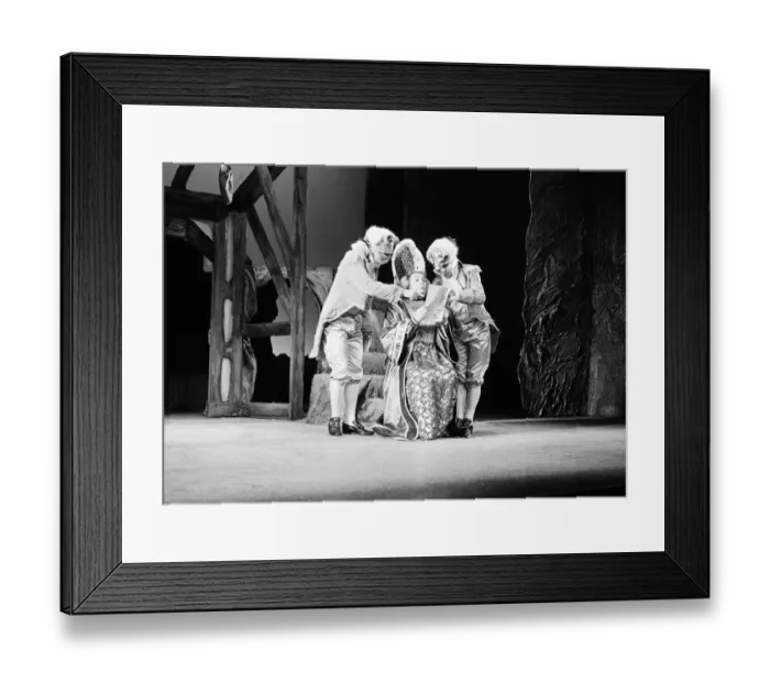 Framed Print : Alice in Wonderland, Photocall, Yvonne Arnaud Theatre, Millbrook, Guildford