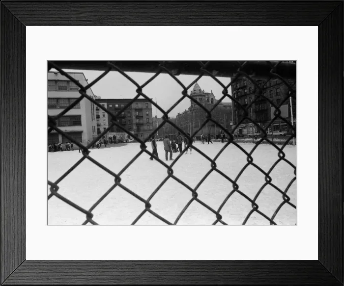 Framed Print : General street scene in New York. 13th February 1981 Framed Print : General street scene in New York. 13th February 1981