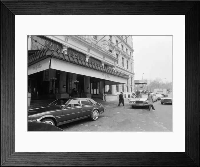 Framed Print : The Plaza Hotel. New York, 13th February 1981 Framed Print : The Plaza Hotel. New York, 13th February 1981