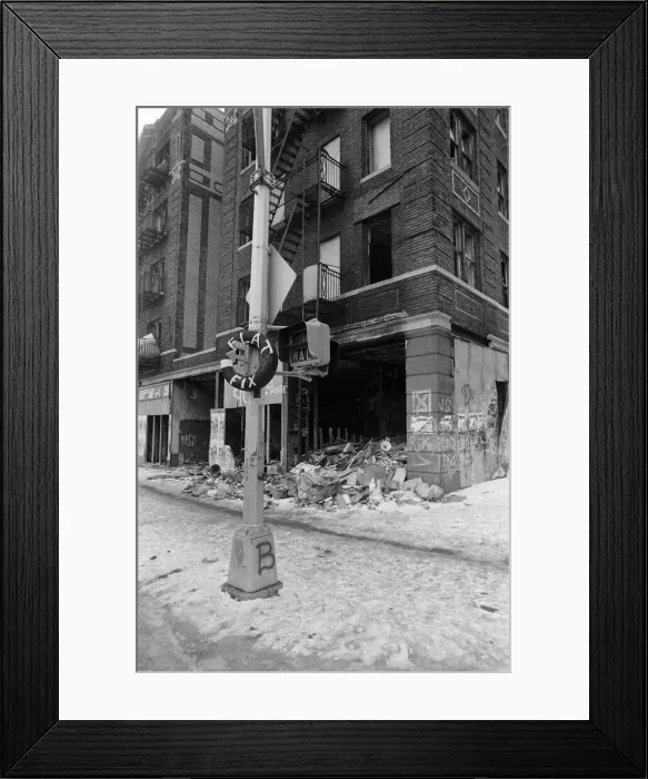 Framed Print : Street scene in New York. 13th February 1981 Framed Print : Street scene in New York. 13th February 1981