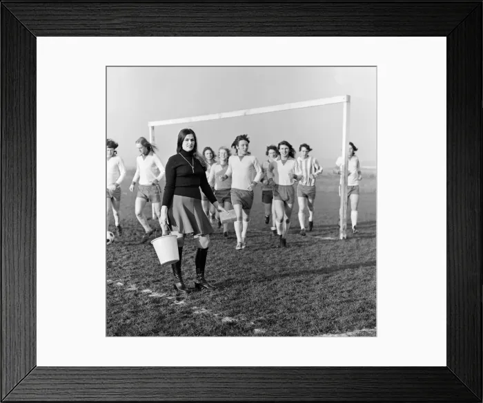 Framed Print : Girl football coach Marilyn Dolphin. 2nd January 1973 Framed Print : Girl football coach Marilyn Dolphin. 2nd January 1973