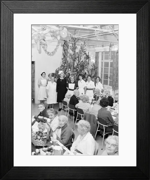 Framed Print : Christmas Lunch for residents and staff at hospital, Hydestile, Surrey Framed Print : Christmas Lunch for residents and staff at hospital, Hydestile, Surrey