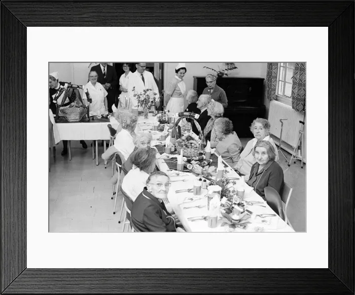 Framed Print : Christmas Lunch for residents and staff at hospital, Hydestile, Surrey Framed Print : Christmas Lunch for residents and staff at hospital, Hydestile, Surrey