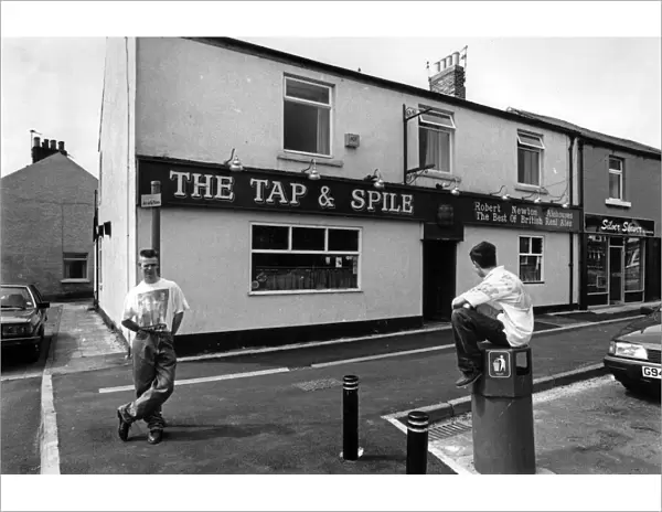 The Tap & Spile pub, Durham. July 1991