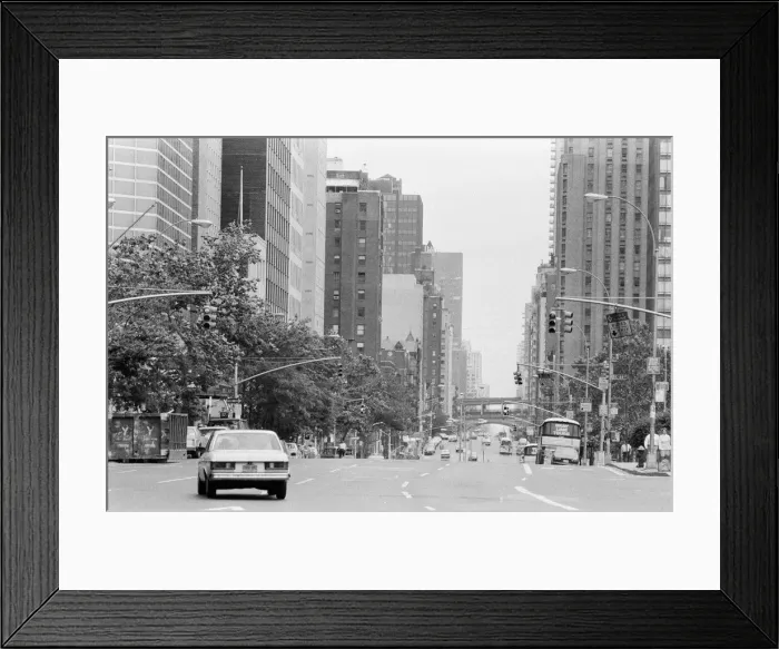 Framed Print : Street Scene, New York, USA, June 1984 Framed Print : Street Scene, New York, USA, June 1984