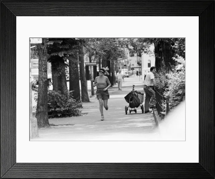 Framed Print : Street Scene, New York, USA, June 1984