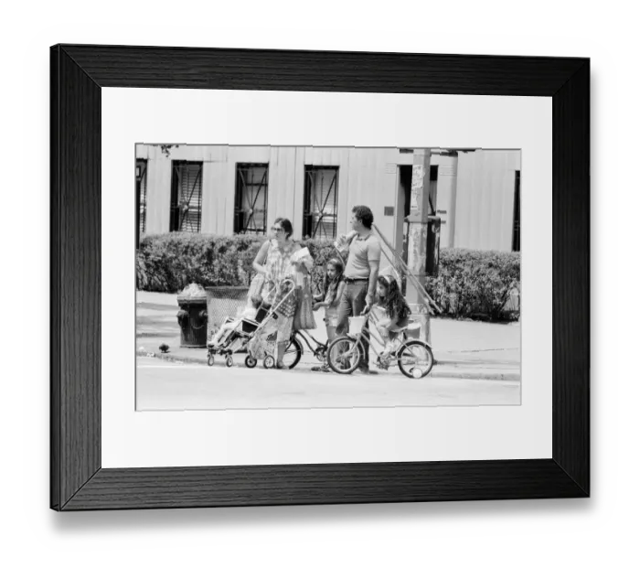 Framed Print : Street Scene, New York, USA, June 1984