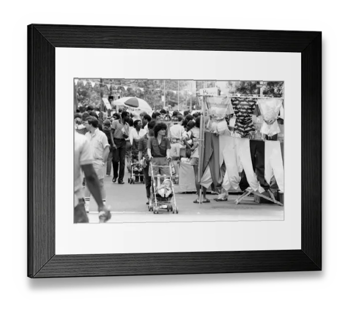Framed Print : Flea Market, New York, USA, June 1984 Framed Print : Flea Market, New York, USA, June 1984