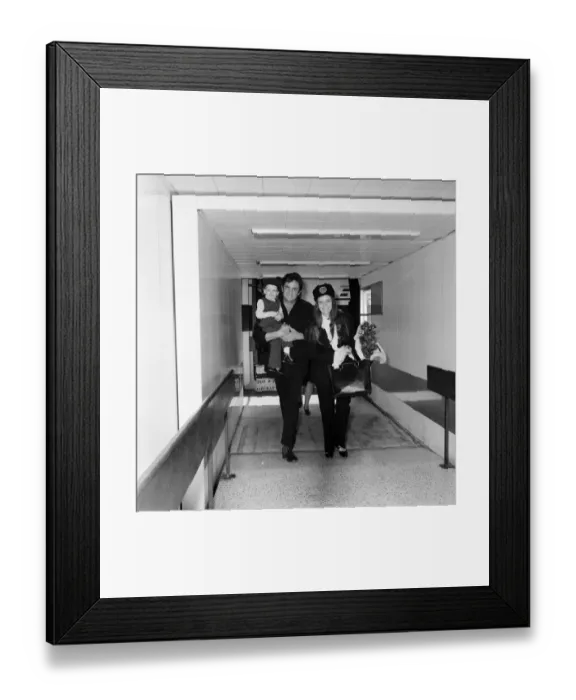 Framed Print : Singer Johnny Cash arrives at Heathrow Airport from Manchester with his wife June Carter