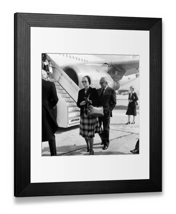 Framed Print : Prince Rainier and Princess Grace of Monaco at London Airport Framed Print : Prince Rainier and Princess Grace of Monaco at London Airport