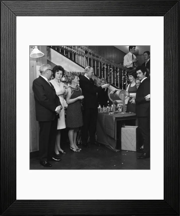 Framed Print : Smiths Industries dinner and dance at Guildford Civic Hall, Surrey Framed Print : Smiths Industries dinner and dance at Guildford Civic Hall, Surrey