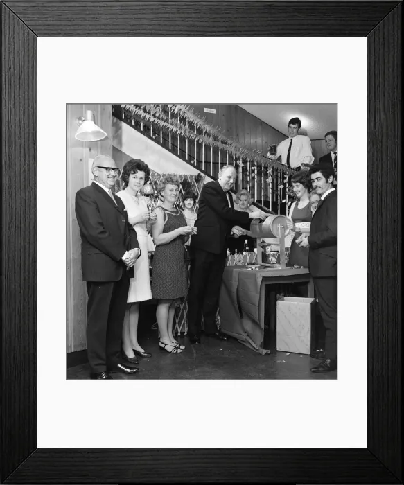 Framed Print : Smiths Industries dinner and dance at Guildford Civic Hall, Surrey Framed Print : Smiths Industries dinner and dance at Guildford Civic Hall, Surrey