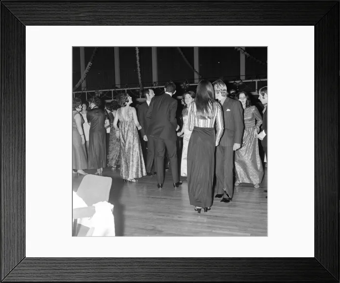 Framed Print : Smiths Industries dinner and dance at Guildford Civic Hall, Surrey Framed Print : Smiths Industries dinner and dance at Guildford Civic Hall, Surrey