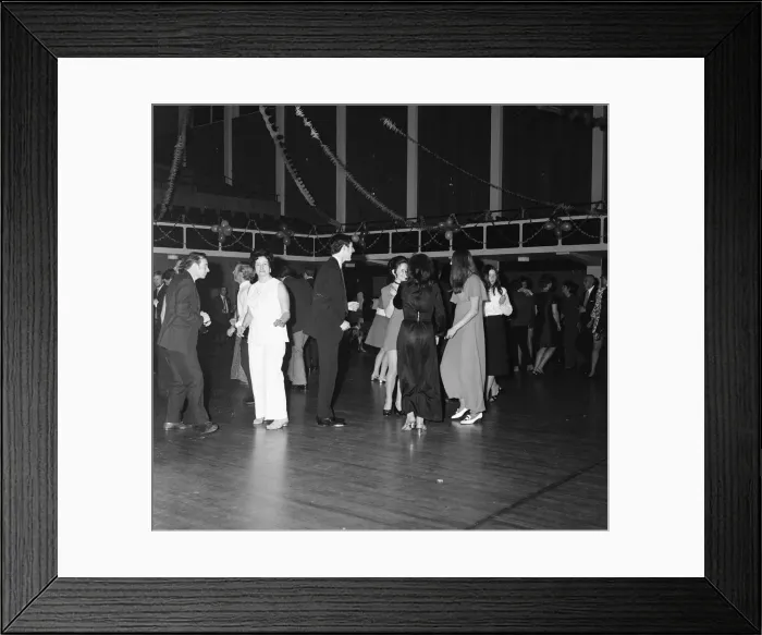 Framed Print : Smiths Industries dinner and dance at Guildford Civic Hall, Surrey Framed Print : Smiths Industries dinner and dance at Guildford Civic Hall, Surrey