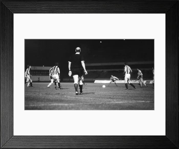 Framed Print : Wolves 1-1 Chorley, FA Cup First Round Replay (1st Replay), match action at Molineux