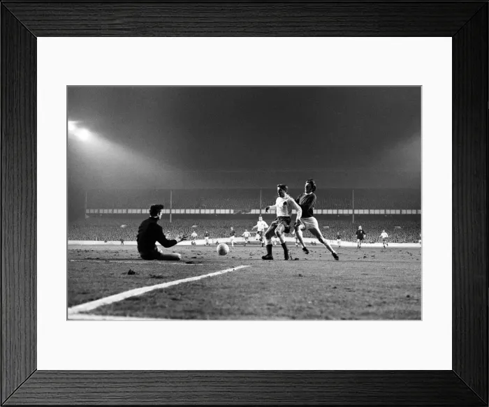 Framed Print : Everton 1- 1 Panathinaikos F. C. European Cup 3rd round 1st leg match held at Goodison