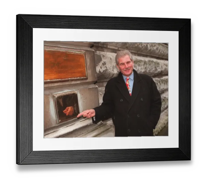 Framed Print : Keith Hellawell UK Anti Drugs Co Ordinator January 1998 Keith Hellawell arrives