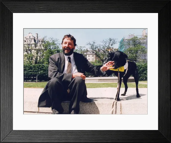 Framed Print : David Blunkett with new guide dog - 26th May 1994 (94 / 5344) Framed Print : David Blunkett with new guide dog - 26th May 1994 (94 / 5344)