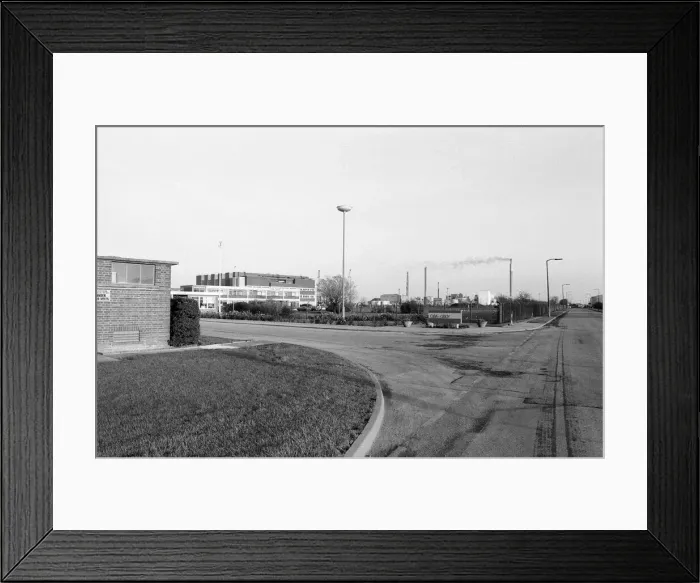 Framed Print : Ciba Geigy Chemical Plant, Grimsby, North East Lincolnshire, December 1984