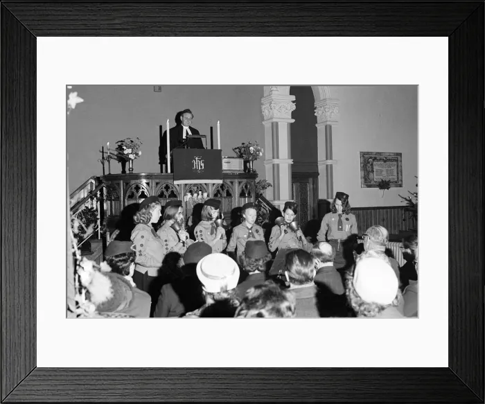 Framed Print : Carol Singing, Methodist Church, Dorking, those participating include children from Framed Print : Carol Singing, Methodist Church, Dorking, those participating include children from