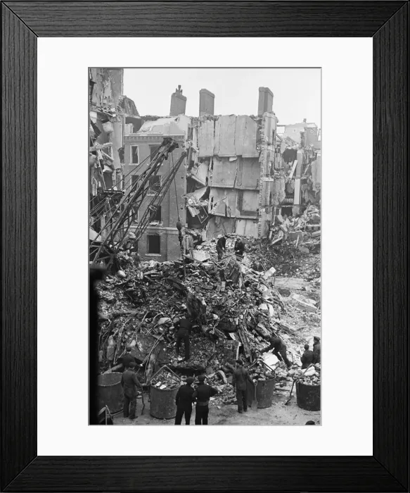 Framed Print : Teams from Heavy Rescue and the LCC (London County Council) seen searching Framed Print : Teams from Heavy Rescue and the LCC (London County Council) seen searching