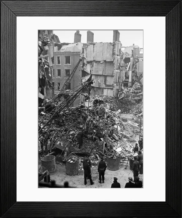 Framed Print : Teams from Heavy Rescue and the LCC (London County Council) seen searching Framed Print : Teams from Heavy Rescue and the LCC (London County Council) seen searching