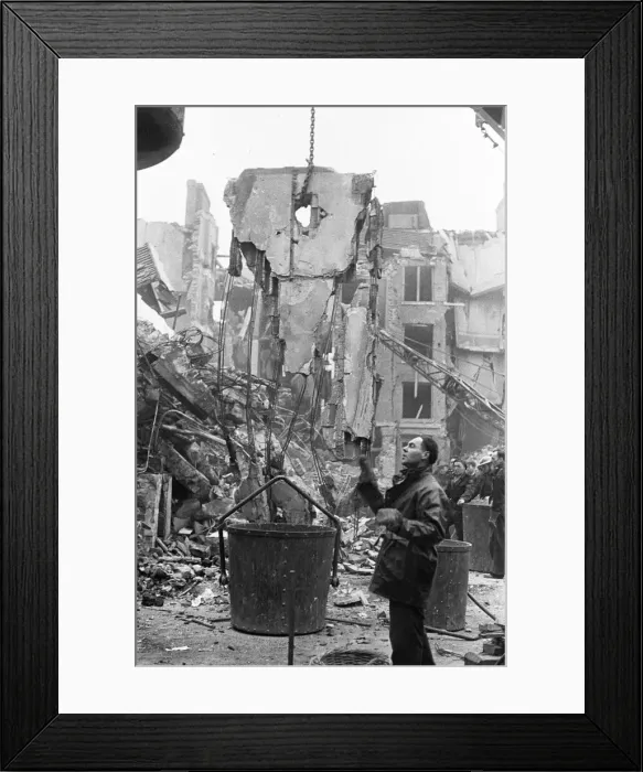 Framed Print : Teams from Heavy Rescue and the LCC (London County Council) seen searching Framed Print : Teams from Heavy Rescue and the LCC (London County Council) seen searching