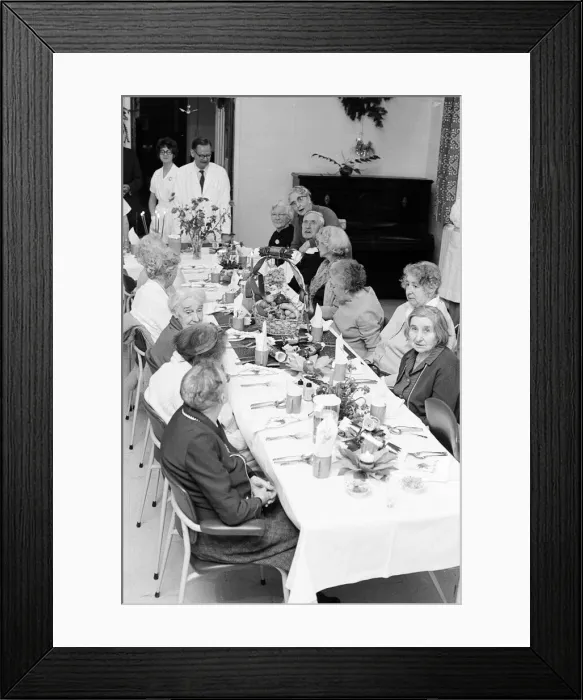 Framed Print : Christmas Lunch for residents and staff at hospital, Hydestile, Surrey Framed Print : Christmas Lunch for residents and staff at hospital, Hydestile, Surrey