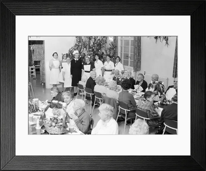 Framed Print : Christmas Lunch for residents and staff at hospital, Hydestile, Surrey Framed Print : Christmas Lunch for residents and staff at hospital, Hydestile, Surrey