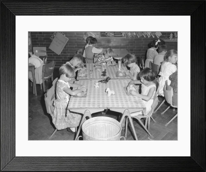 Framed Print : Art class at Richmond Road Infants School July 1959 Framed Print : Art class at Richmond Road Infants School July 1959